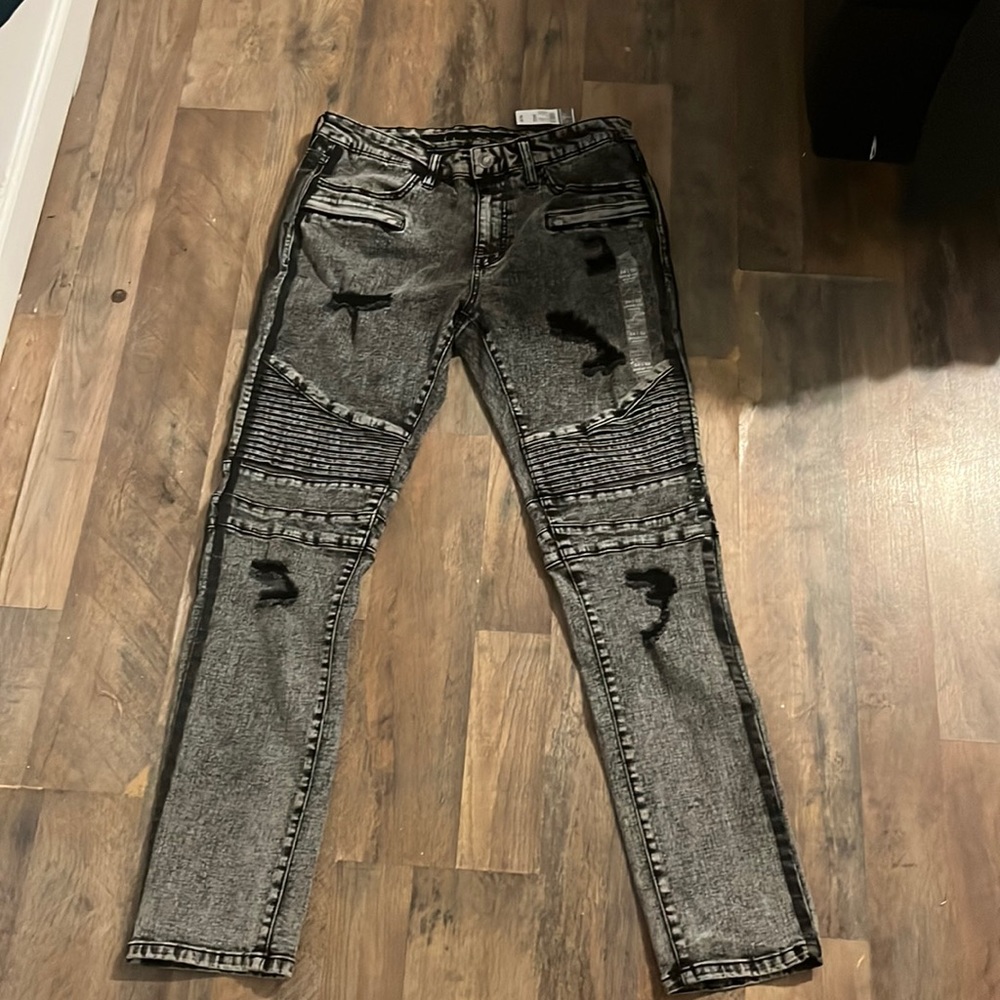 JEANS THAT DOSNT FIT ME!